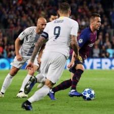 Arthur je preuzeo FC Barcelona broj 8 dres